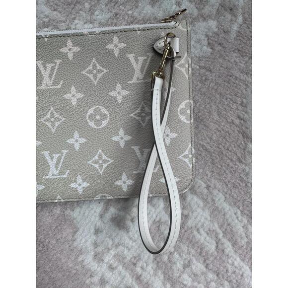 Louis Vuitton Neverfull Limited Edition Sunset Khaki MM Wristlet - Picture 3 of 7